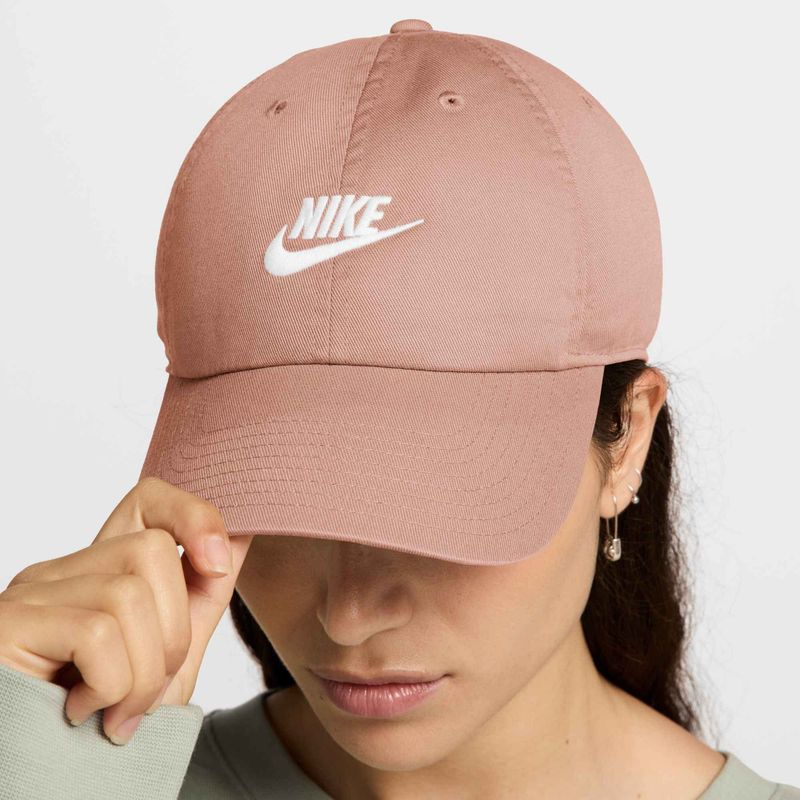Nike Club Unstructured Futura Wash rózsaarany/fehér baseball sapka 4