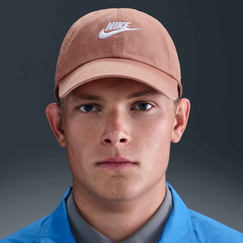 Nike Club Unstructured Futura Wash rózsaarany/fehér baseball sapka 5