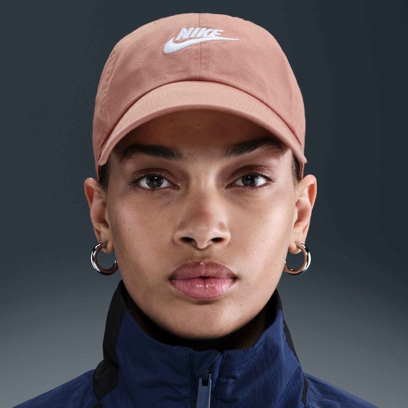 Nike Club Unstructured Futura Wash rózsaarany/fehér baseball sapka 7