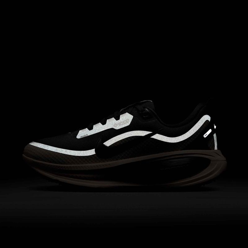 Női futócipő Nike Vomero 18 GORE-TEX black/crimson tint/black/black 8