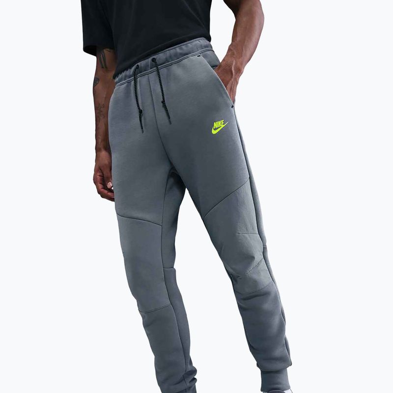 Férfi nadrág Nike Tech Joggers cool grey/cool grey/volt 3