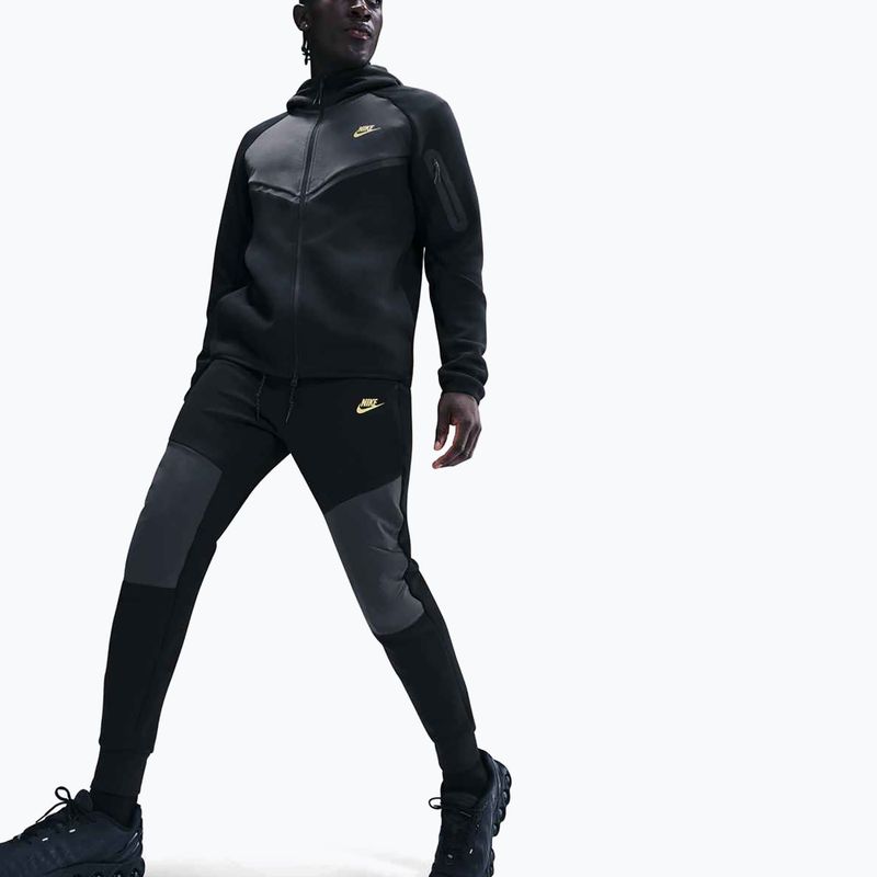 Férfi nadrág Nike Tech Joggers black/dark smoke grey/metallic gold 4