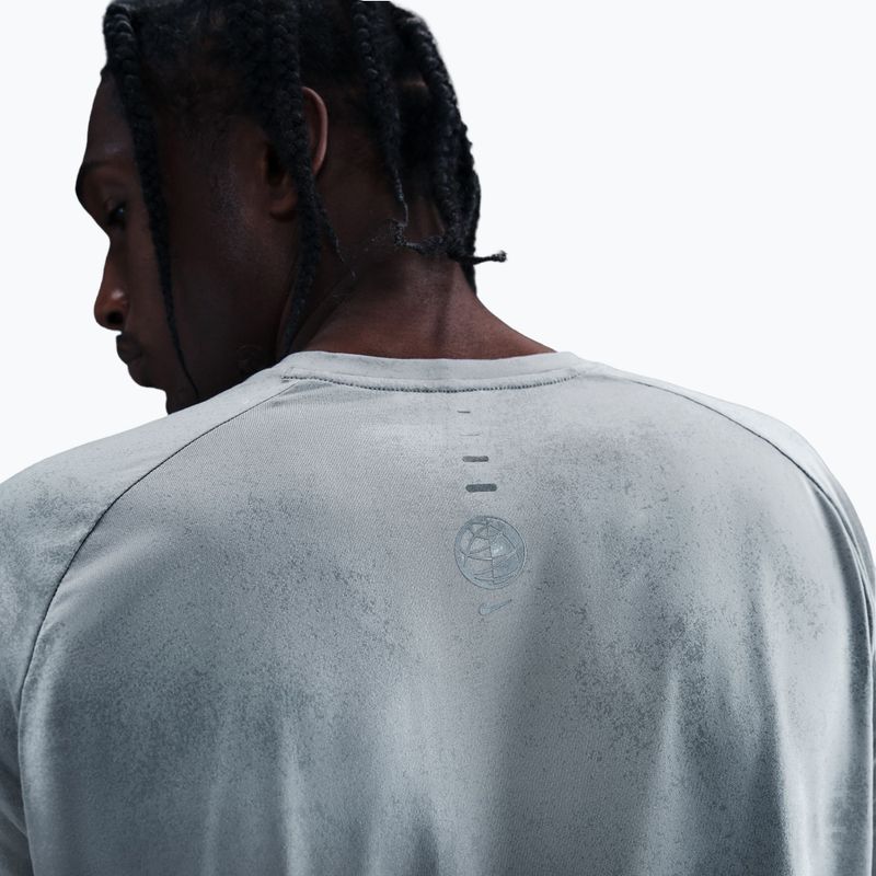 Férfi hosszú ujjú futópóló Nike Stride Dri-Fit ADV light smoke grey 4