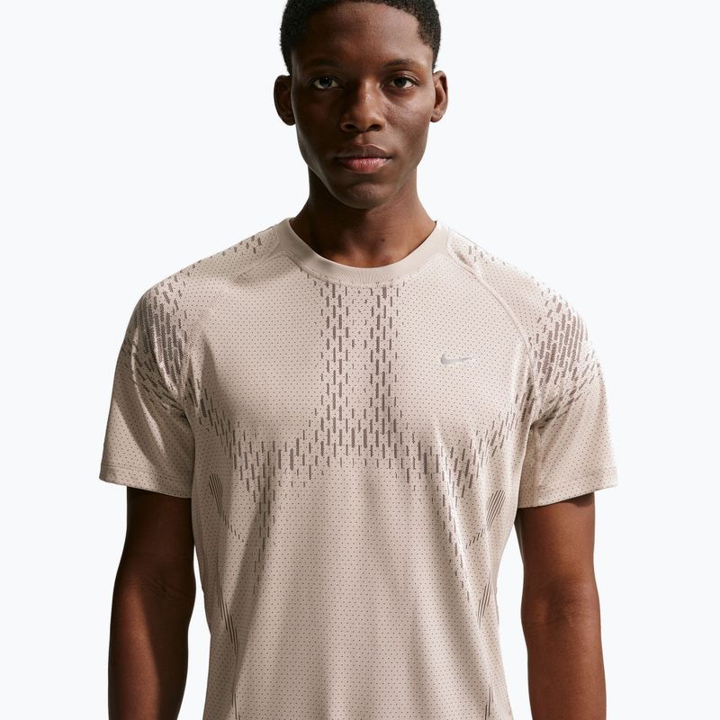 Férfi futópóló Nike Stride Dri-Fit ADV cream li/mink brown 2
