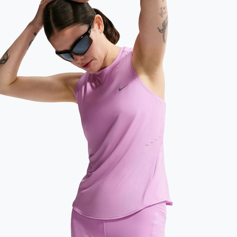 Női futóshort Nike Swift High-Waisted 4" light magenta 7