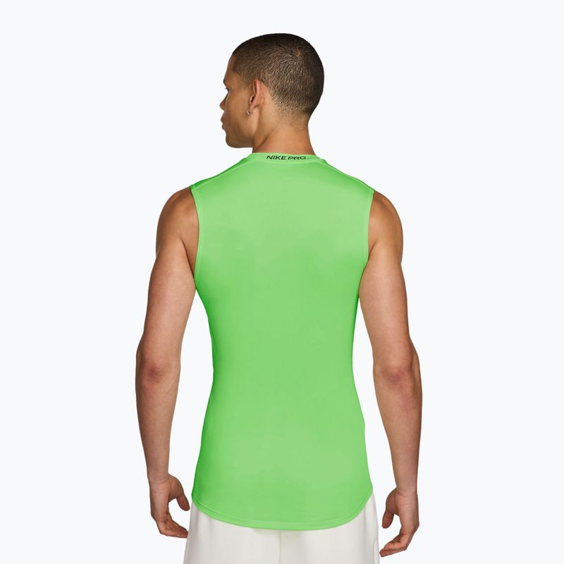 Férfi edzőpóló Nike Pro Dri-Fit Tight Sleeveless Fitness green strike/black 2