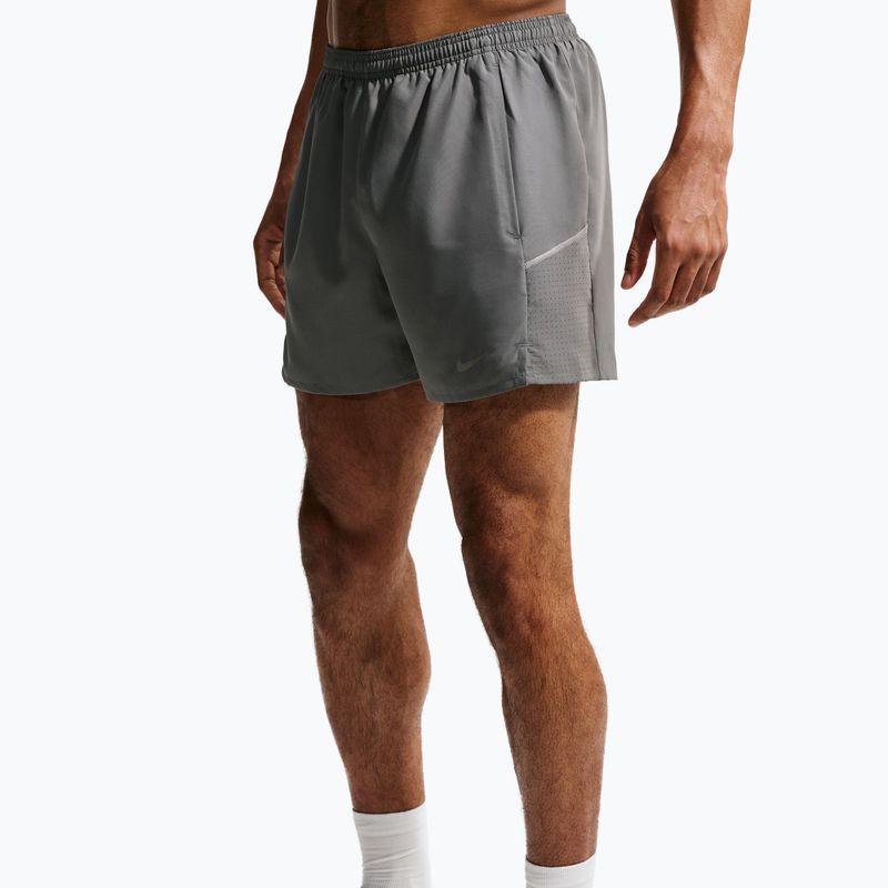 Férfi futóshort Nike Miler Dri-Fit 2in1 5" smoke grey/smoke grey 4