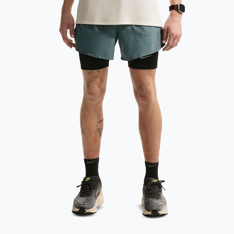 Nike Stride Dri-Fit férfi rövidnadrág, 5" belső béléssel, mineral slate színben