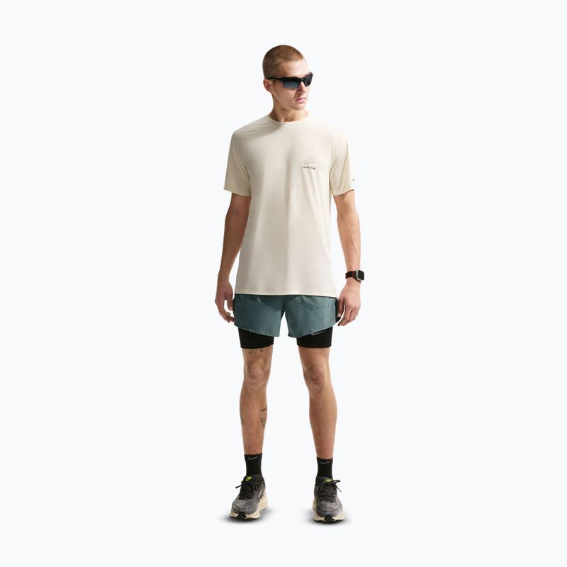 Nike Stride Dri-Fit férfi rövidnadrág, 5" belső béléssel, mineral slate színben 2