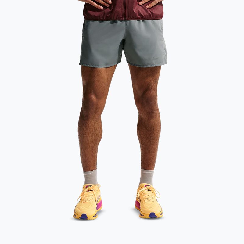 Férfi rövidnadrág Nike Miler Dri-Fit Brief Lined 5" smoke grey/smoke grey