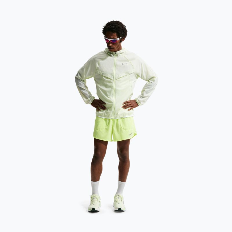 Férfi Nike Stride Dri-Fit rövidnadrág, 5 hüvelykes, belső béléssel, volt jég színben 2