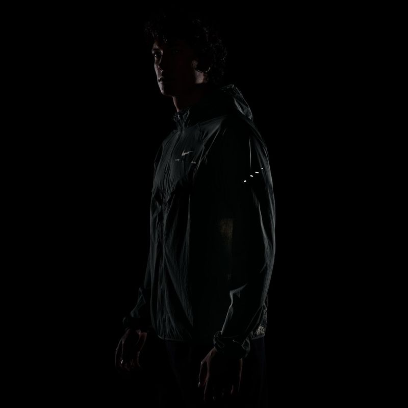 Férfi futódzseki Nike Stride Repel UV black spruce 9