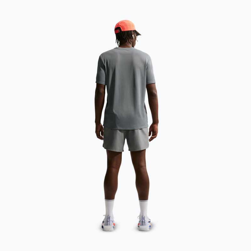 Férfi futópóló Nike Miler Dri-Fit UV smoke grey 3
