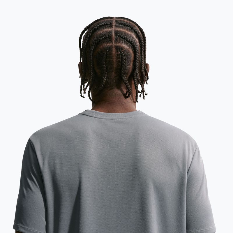 Férfi futópóló Nike Miler Dri-Fit UV smoke grey 5