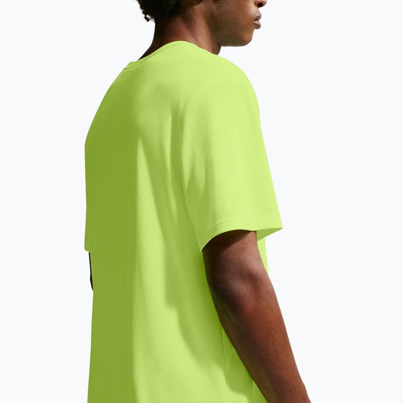 Férfi futópóló Nike Miler Dri-Fit UV volt ice 4