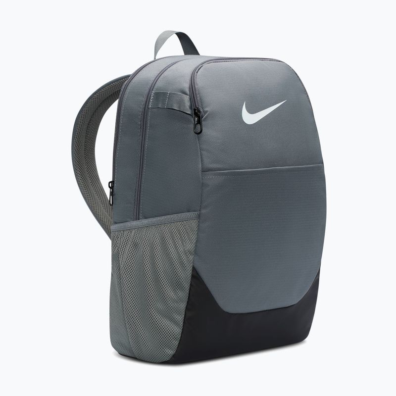 Hátizsák Nike Brasilia 24 l smoke grey/black/white 2