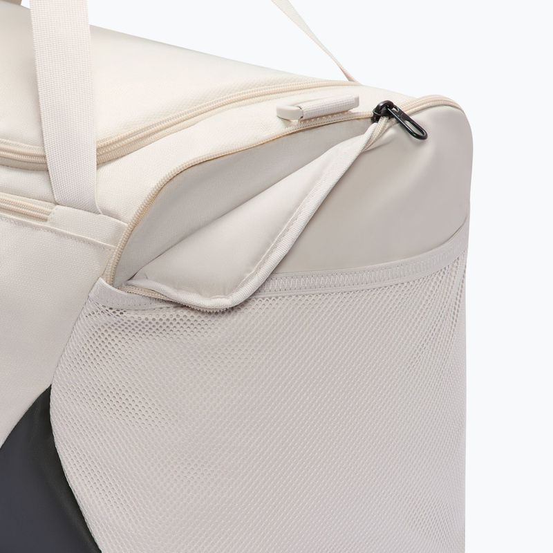 Edzőtáska Nike Brasilia Duffel Small 40 l light bone/black/black 8