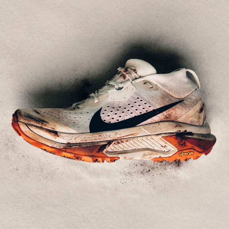 Férfi Nike ACG Zegama Trail futócipő summit white/phantom/safety orange/black színekben 13