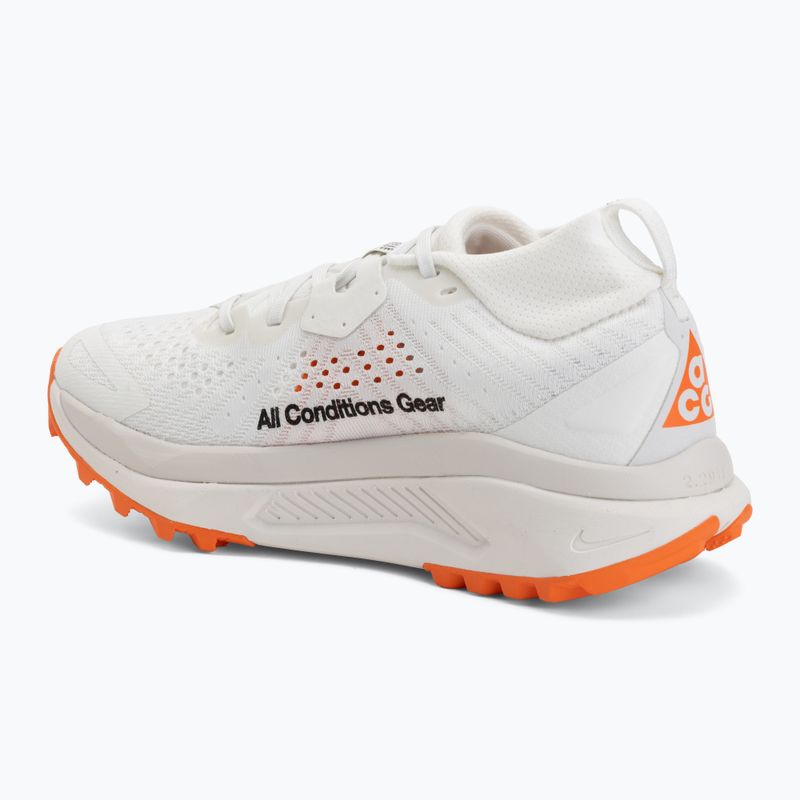 Női futócipő Nike ACG Zegama Trail summit fehér/phantom/biztonsági narancs/fekete 3