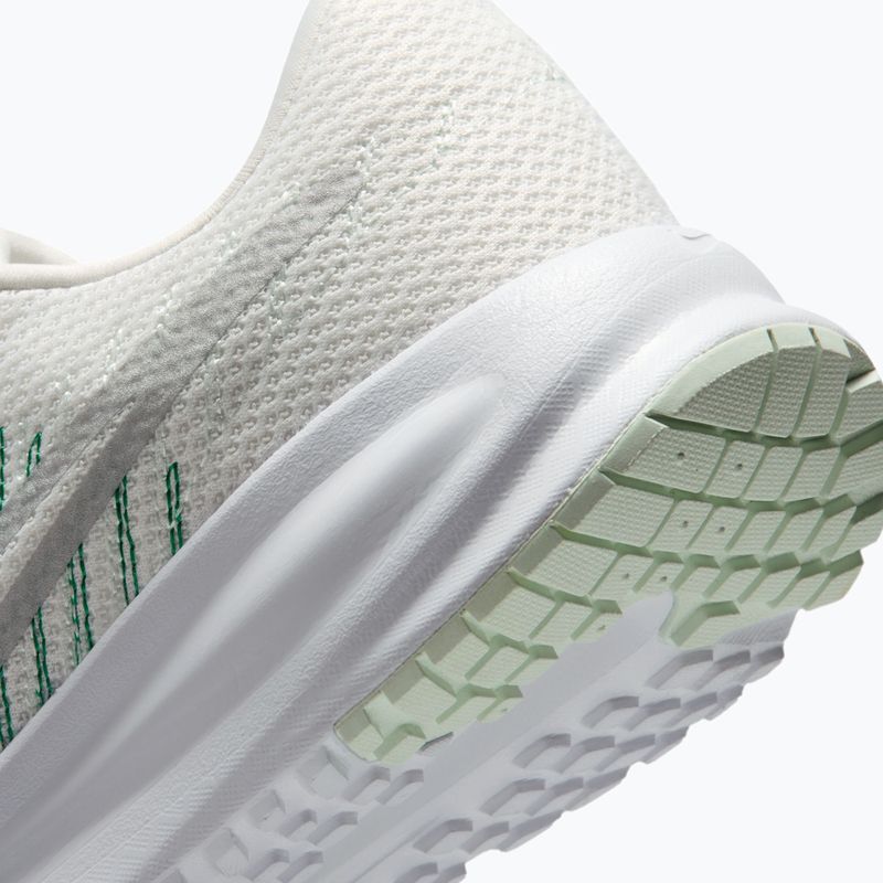 Női futócipő Nike Run Defy summit white/white/metallic silver 4