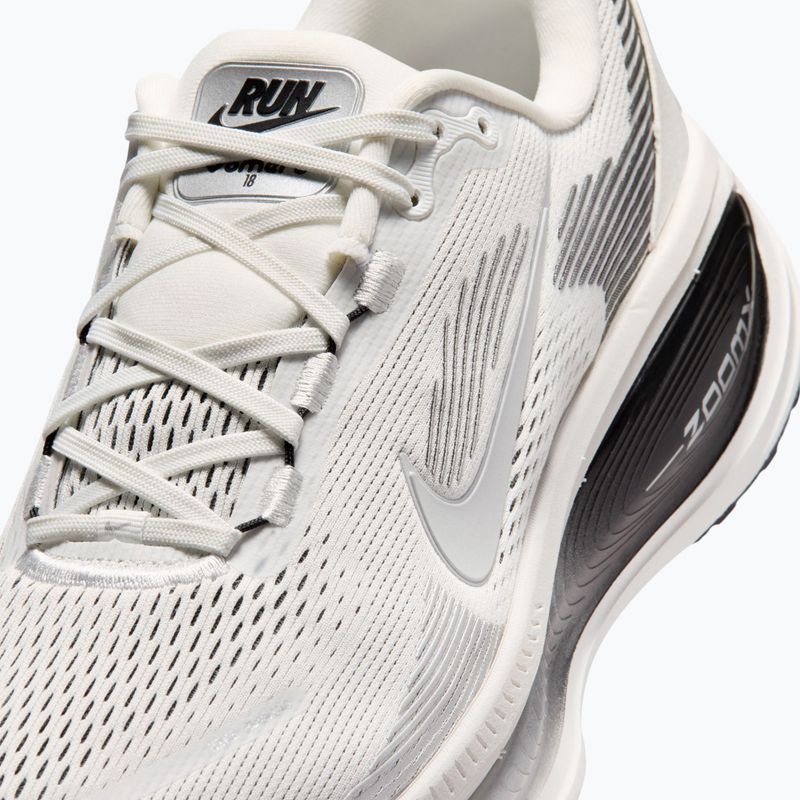 Férfi futócipők Nike Vomero 18 summit white/metallic silver-black 3