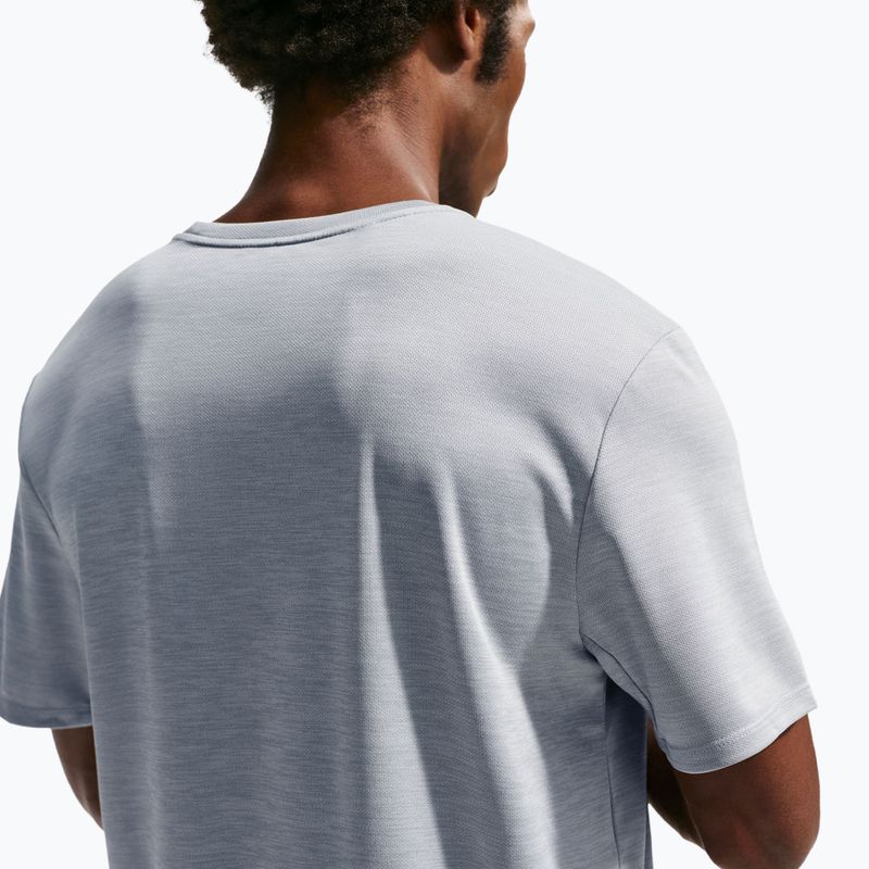 Férfi futópóló Nike Miler Dri-Fit UV grey fog/particle grey 5