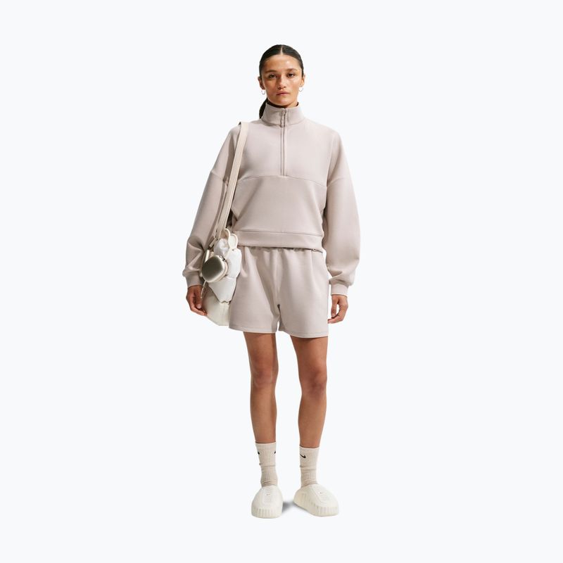 Női edző rövidnadrág Nike 24.7 ImpossiblySoft cream Ii/cream Ii/college grey 2
