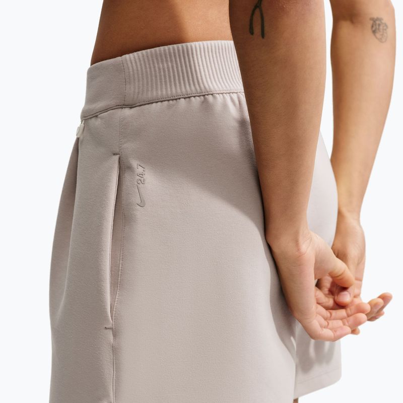 Női edző rövidnadrág Nike 24.7 ImpossiblySoft cream Ii/cream Ii/college grey 4