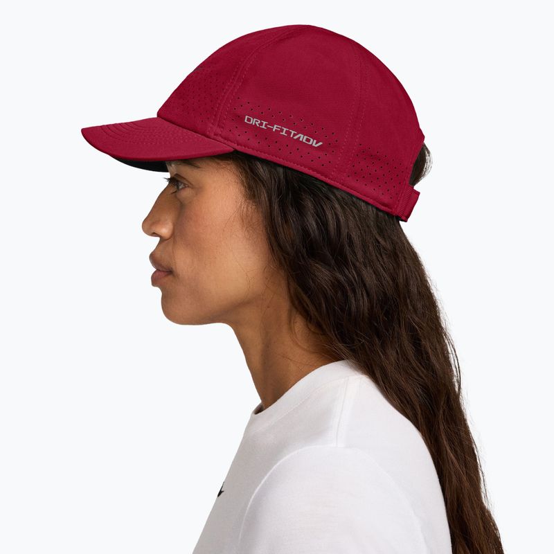 Ellenzős sapka Nike Dri-FIT ADV Club team red/pale ivory 3