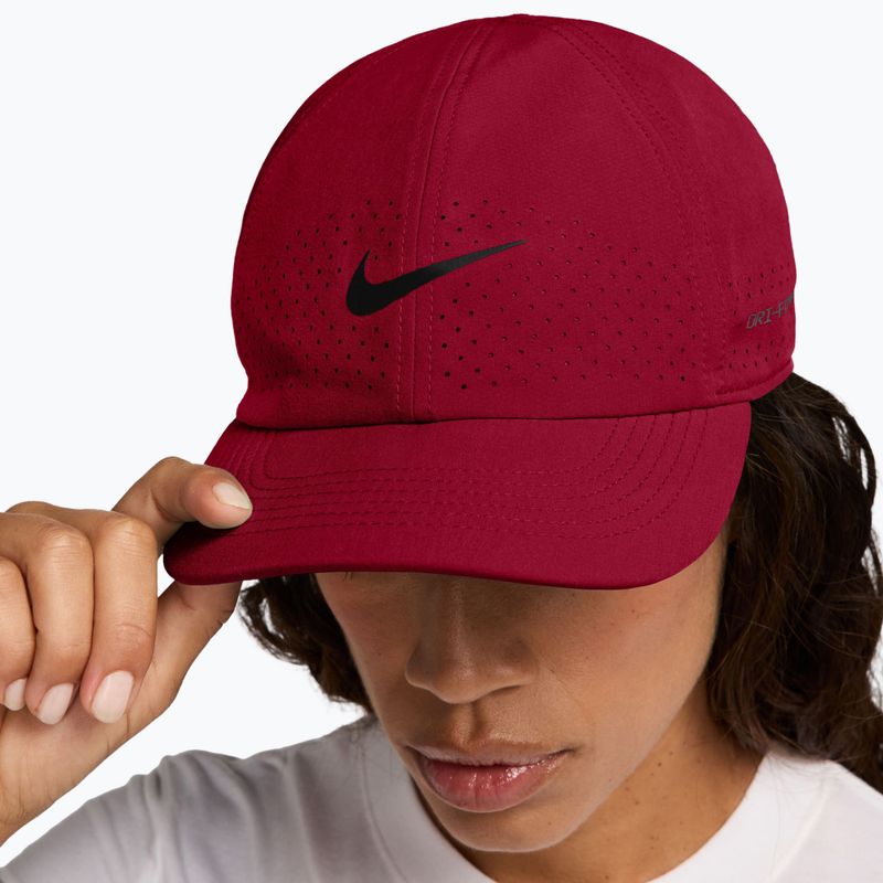 Ellenzős sapka Nike Dri-FIT ADV Club team red/pale ivory 4