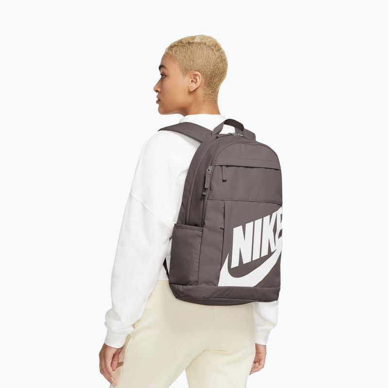 Városi hátizsák Nike Elemental 21 l cave stone/cave stone/white 9