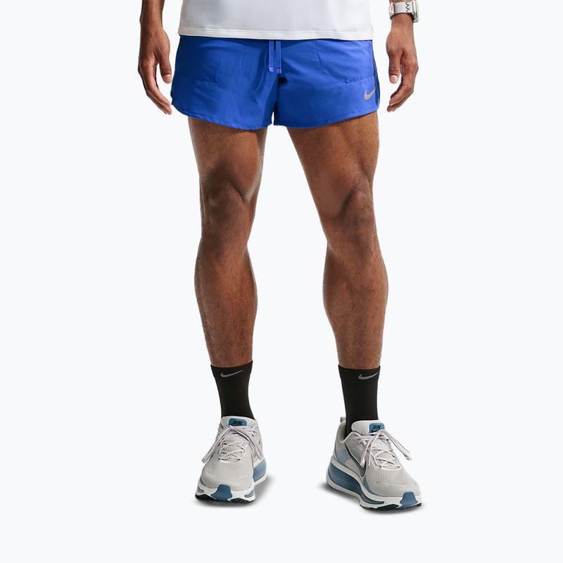Férfi Nike Stride Dri-Fit rövidnadrág, 5 hüvelykes, belső béléssel, hyper royal színben
