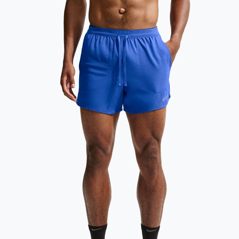 Férfi Nike Stride Dri-Fit rövidnadrág, 5 hüvelykes, belső béléssel, hyper royal színben 5
