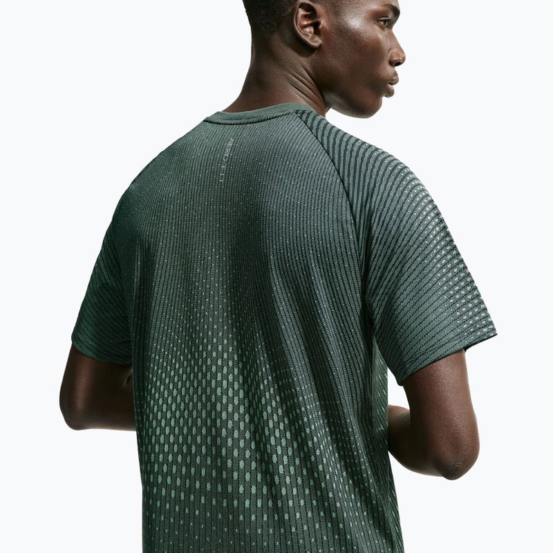 Férfi futó póló Nike Stride black/light green spark 5