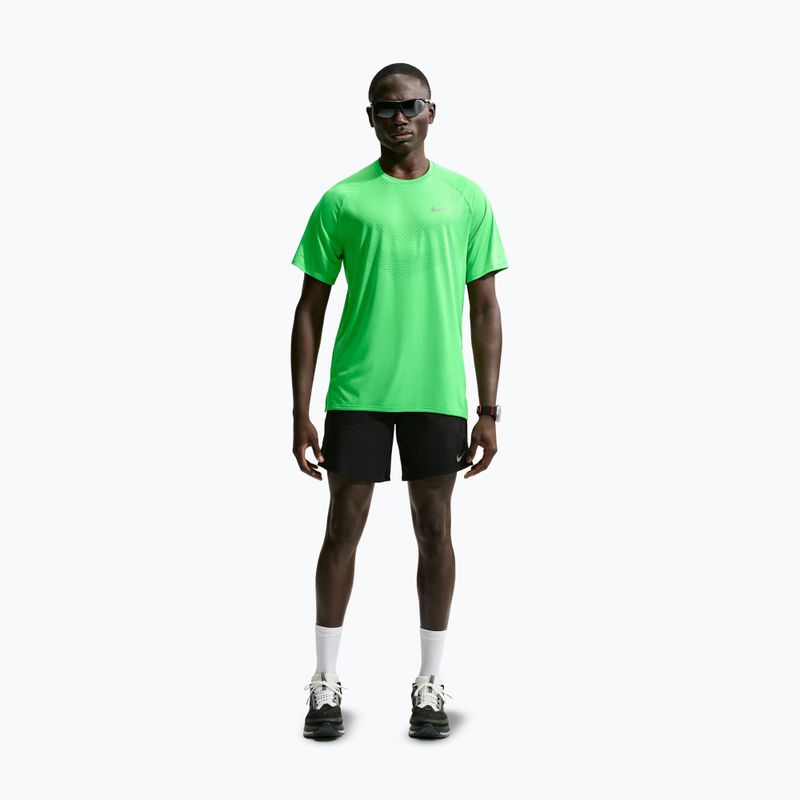 Férfi futó póló Nike Stride green spark 2