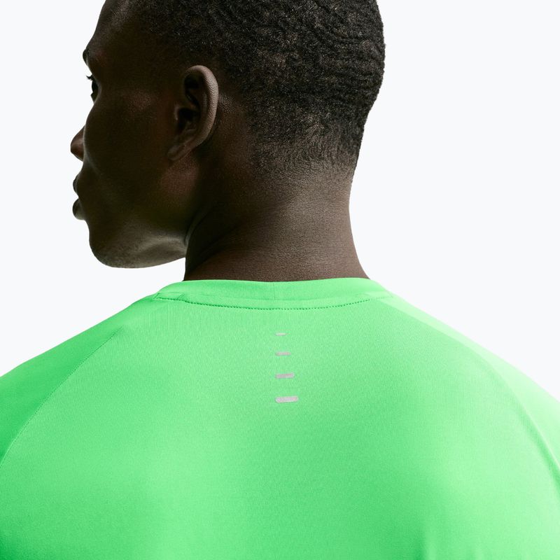 Férfi futó póló Nike Stride green spark 5
