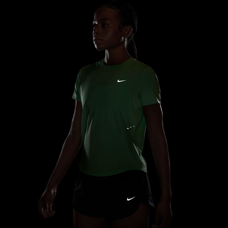 Női futó póló Nike Swift Dri-Fit illusion green 7