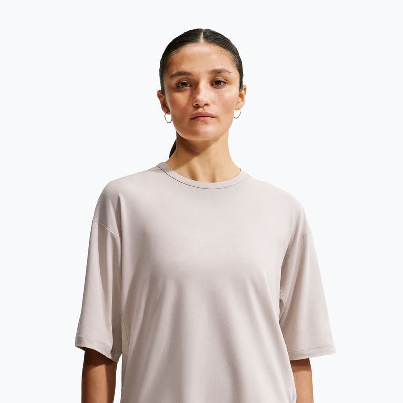 Női edző póló Nike 24.7 ImpossiblySoft Light cream Ii/college grey 3