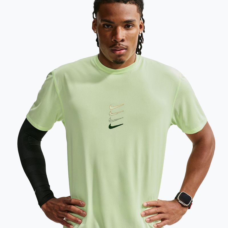 Férfi futó póló Nike Dri-Fit Running Top barely volt 4
