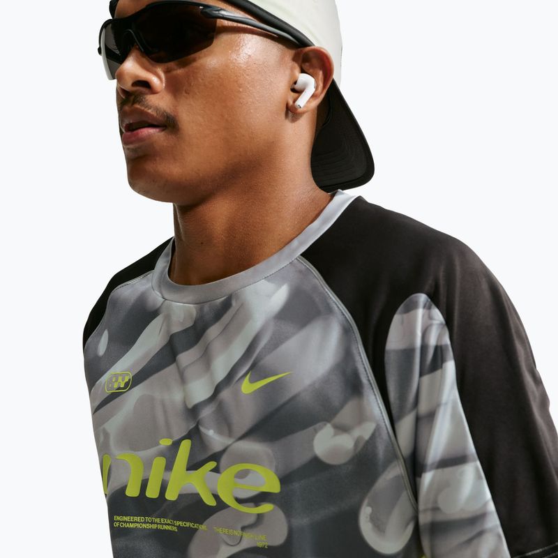 Férfi futó póló Nike Dri-FIT Printed SS smoke grey/black/light lemon twist 6