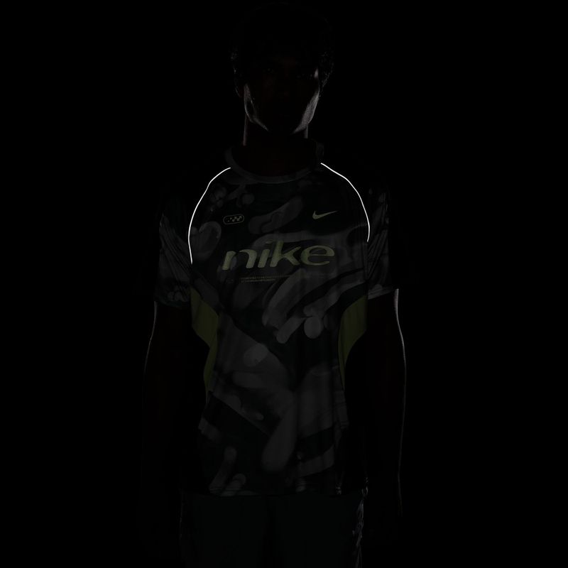 Férfi futó póló Nike Dri-FIT Printed SS smoke grey/black/light lemon twist 7