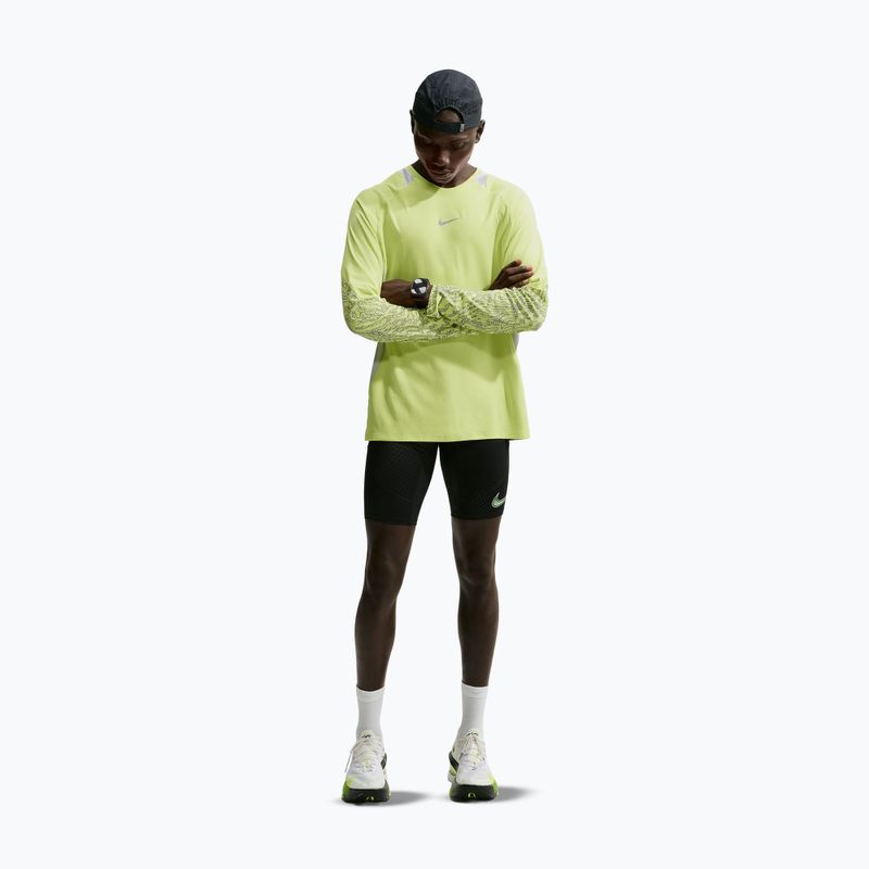 Férfi futó hosszú ujjú póló Nike Stride light lemon twist/grey fog 2
