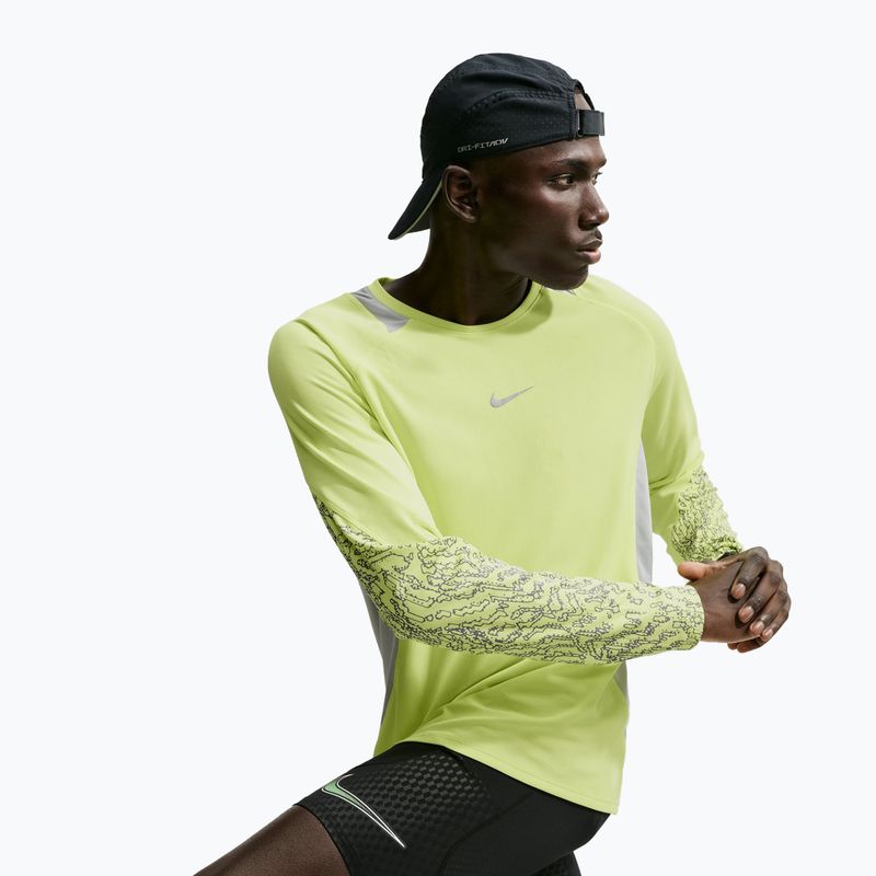Férfi futó hosszú ujjú póló Nike Stride light lemon twist/grey fog 4