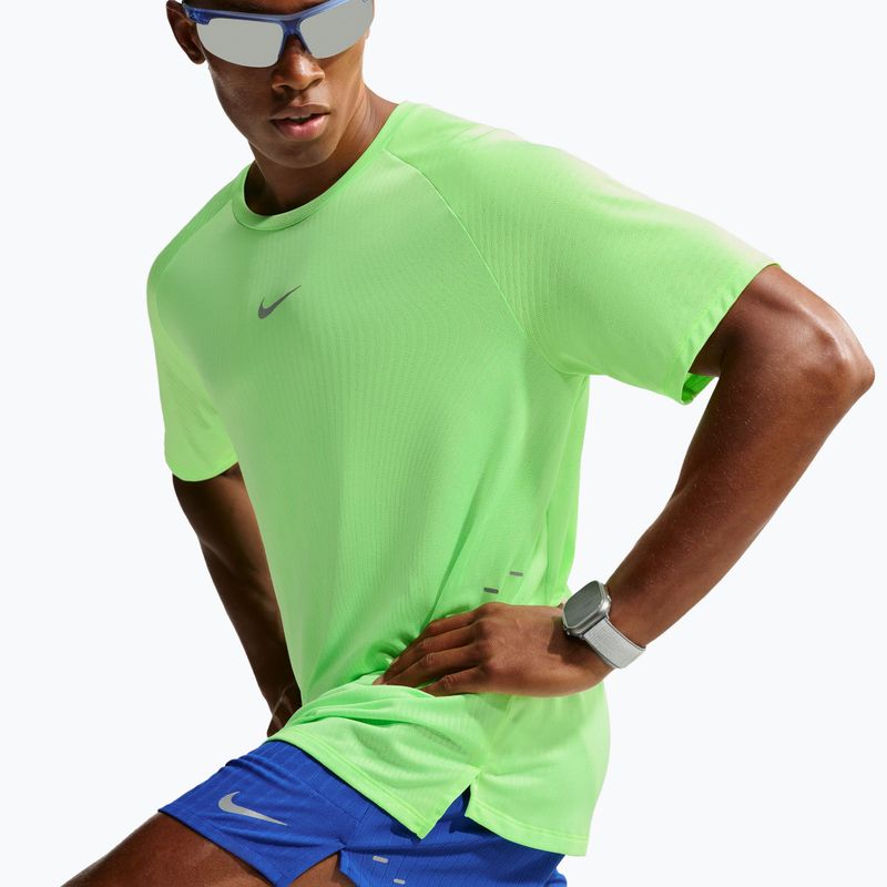 Férfi futó póló Nike Stride volt/light silver 5