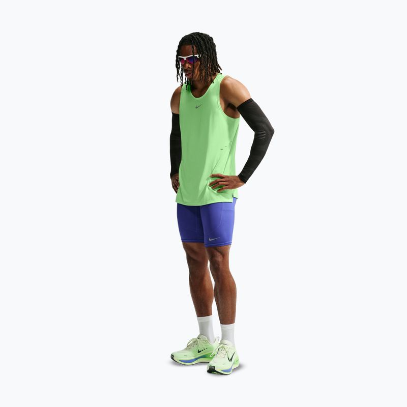 Férfi futó póló Nike Stride volt/light silver 2