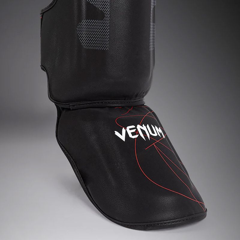 Női sípcsont- és lábfejvédők Venum Tactical XT Shinguards fekete/tűzpiros 4