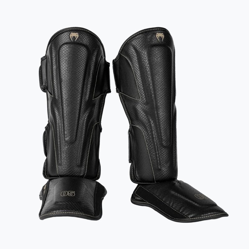 Lábszár- és lábvédők Venum Impact Evo Scales Shinguards black 2