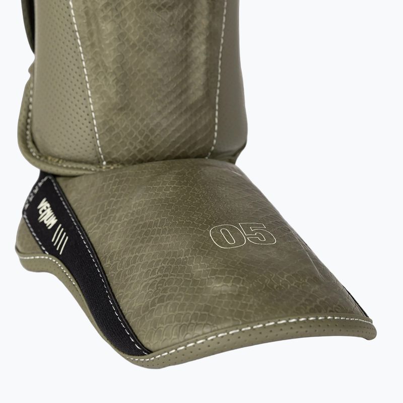 Sípcsont- és lábvédők Venum Impact Evo Scales Shinguards army green 5