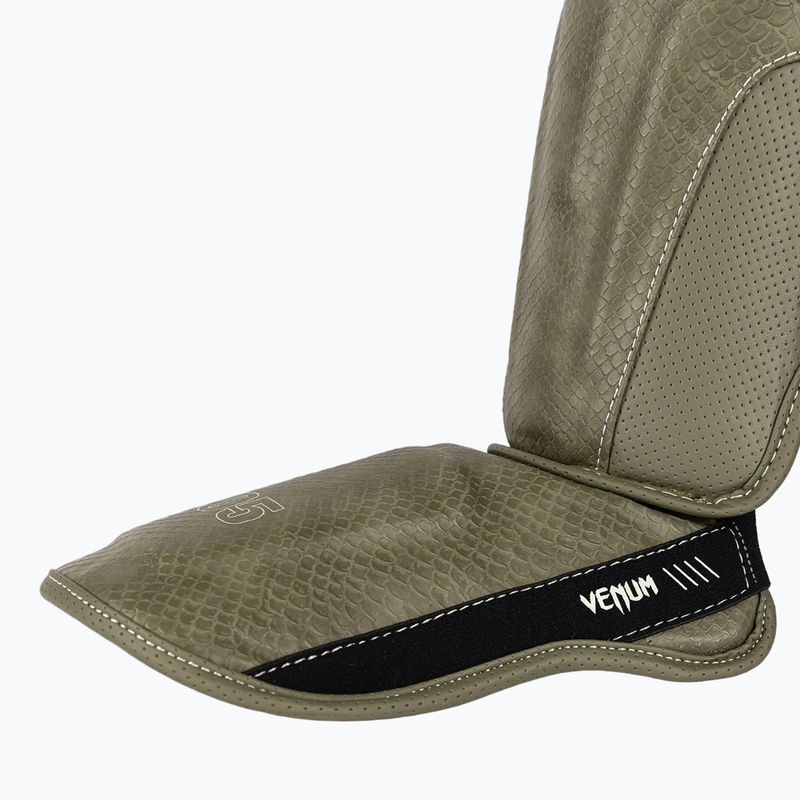 Sípcsont- és lábvédők Venum Impact Evo Scales Shinguards army green 6