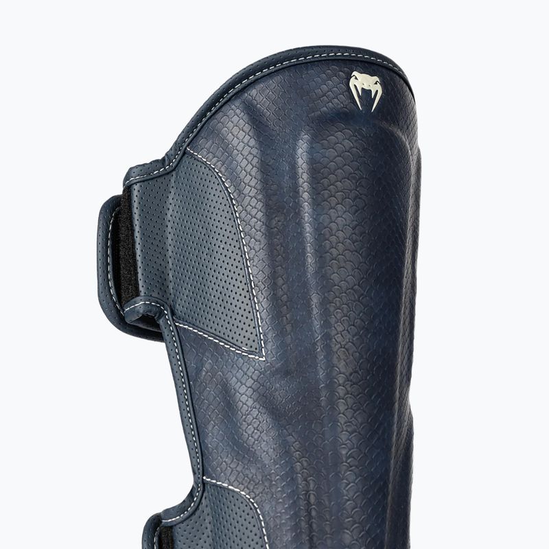 Sípcsont- és lábfejvédők Venum Impact Evo Scales Shinguards midnight blue 3